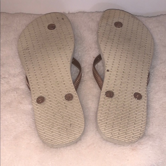 Havaianas Brown Leopard Print Thong Sandals with Sleek Design - Picture 5 of 5